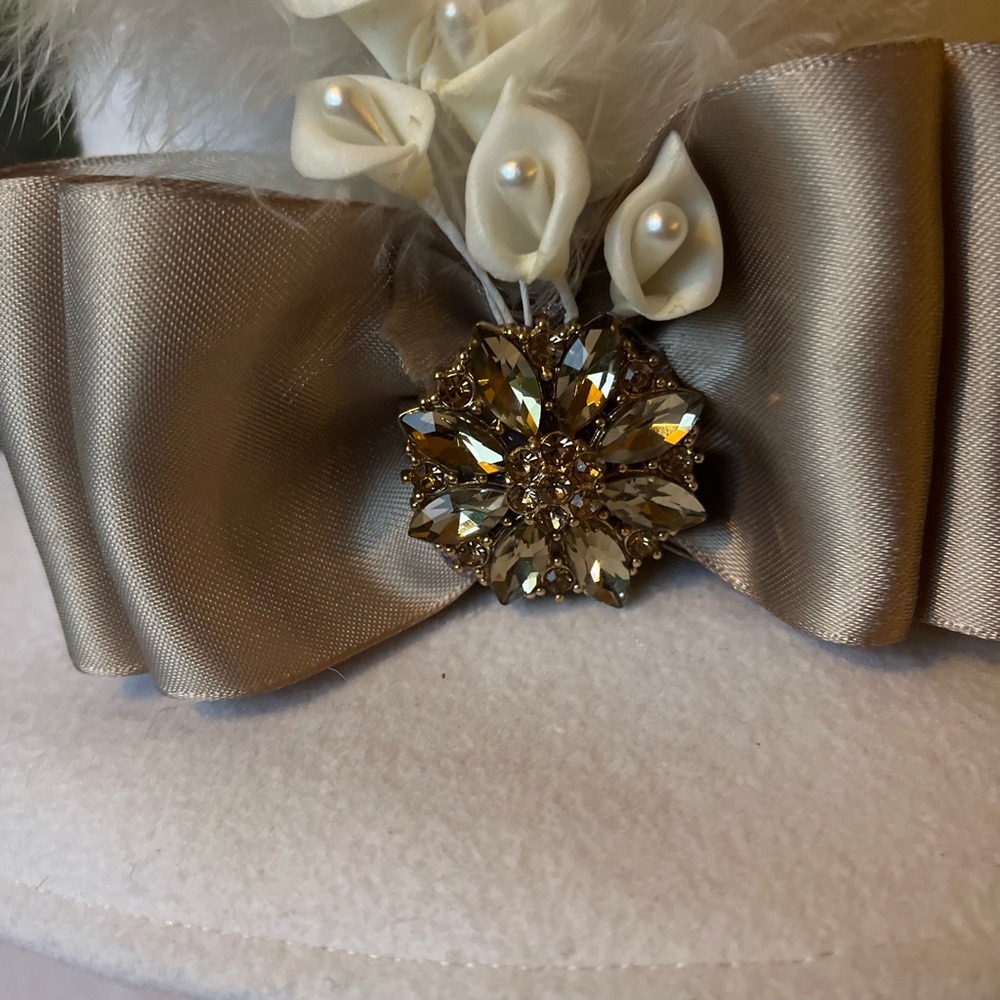 KENTUCKY DERBY HOMECOMING COURT CHURCH LADY HAT WHITE SATIN RIBBON FLOWERS - Picture 7 of 10